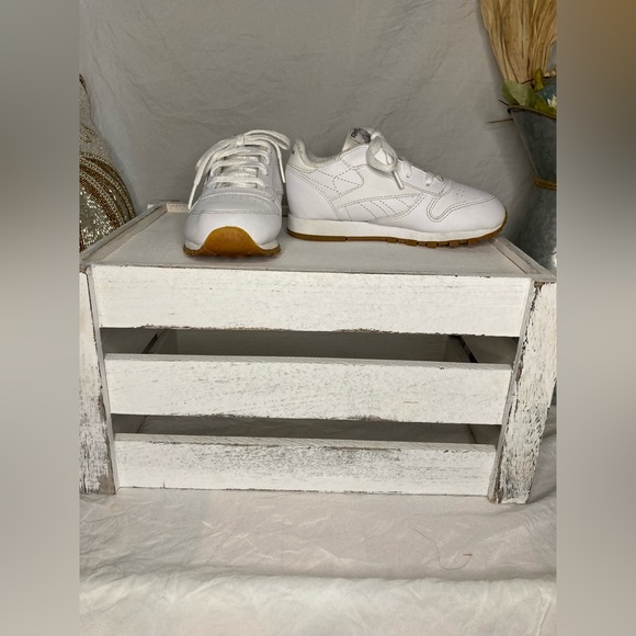 EUC. REEBOK Classic Leather Athletic Shoes, Little Kid’s, White / Gum, Size 10 - Picture 12 of 13
